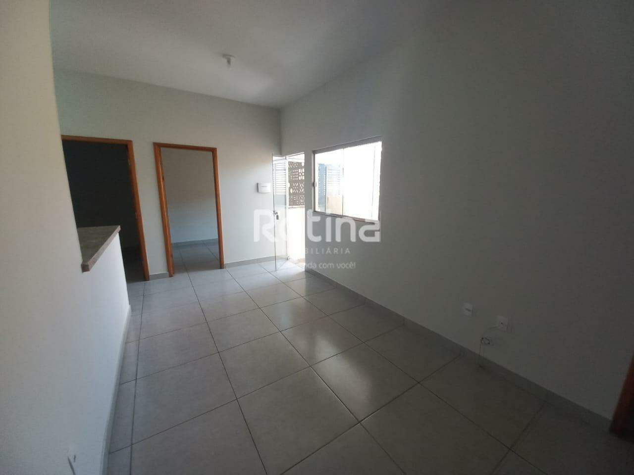 Casa para alugar, 3 quartos em Uberlândia no bairro Martins no valor de R$ 1.600,00 - Rotina Imobiliária: 