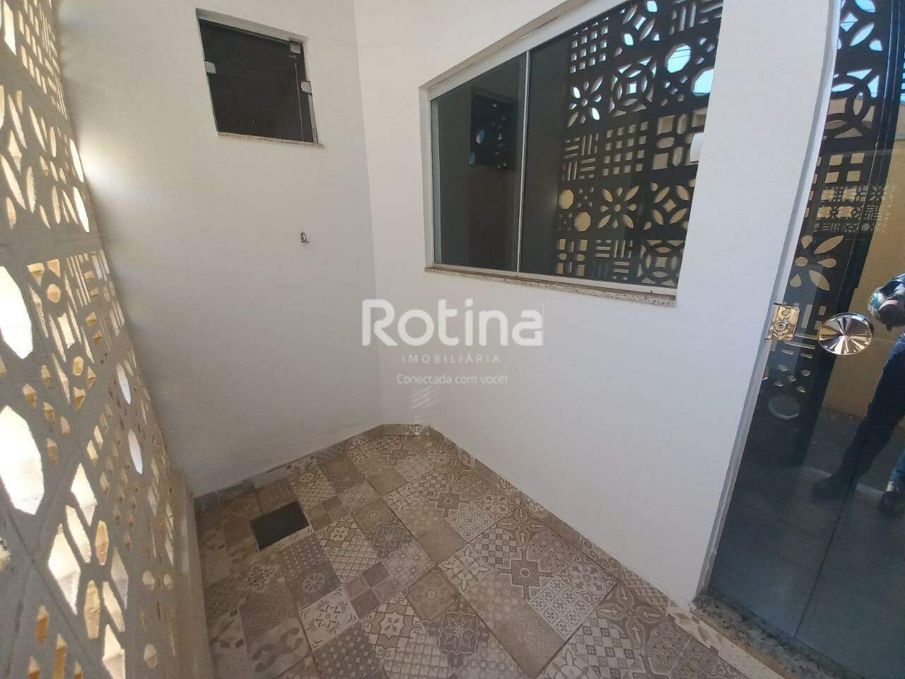Casa para alugar, 3 quartos em Uberlândia no bairro Martins no valor de R$ 1.600,00 - Rotina Imobiliária: 