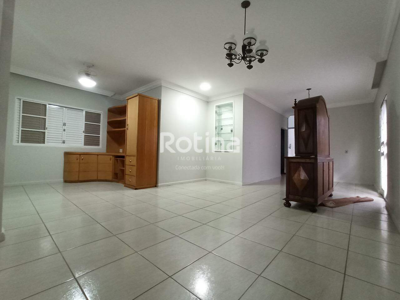 Casa para alugar, 3 quartos em Uberlândia no bairro Brasil no valor de R$ 2.600,00 - Rotina Imobiliária: 
