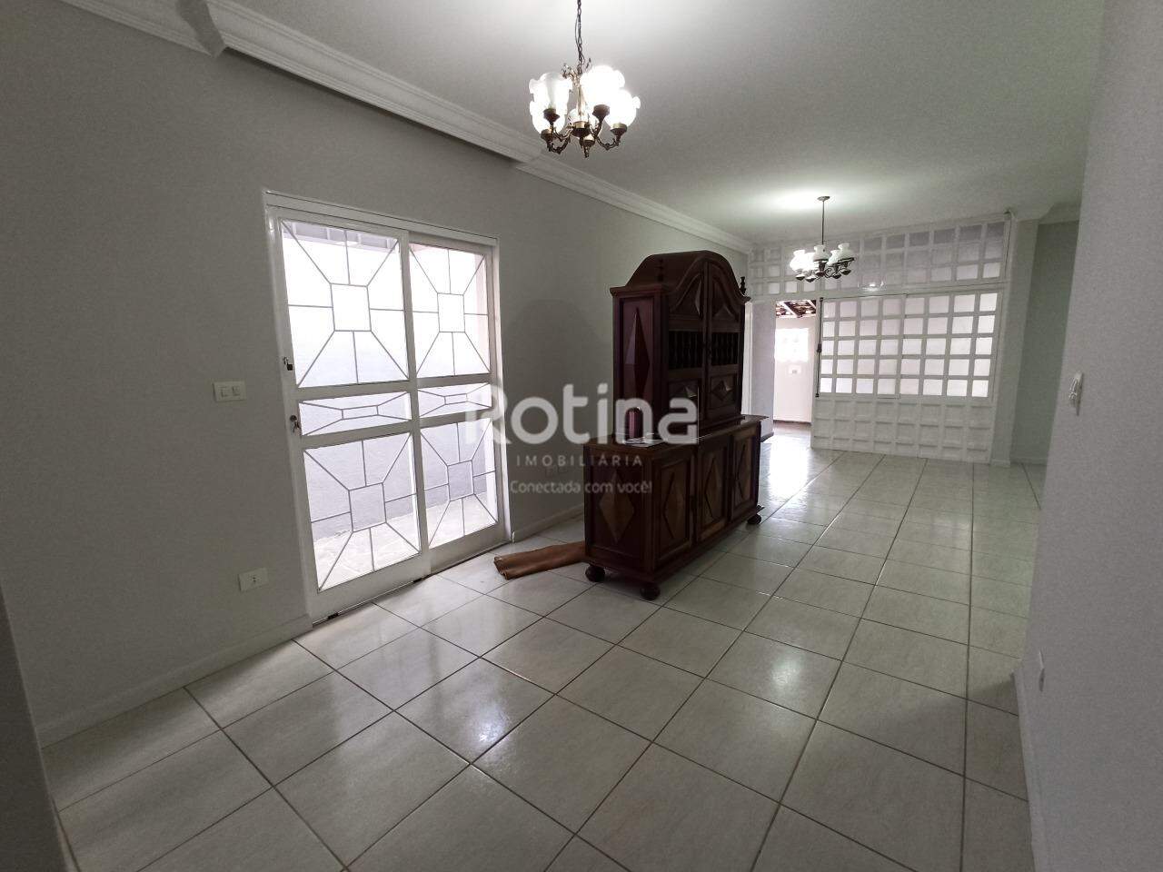 Casa para alugar, 3 quartos em Uberlândia no bairro Brasil no valor de R$ 2.600,00 - Rotina Imobiliária: 