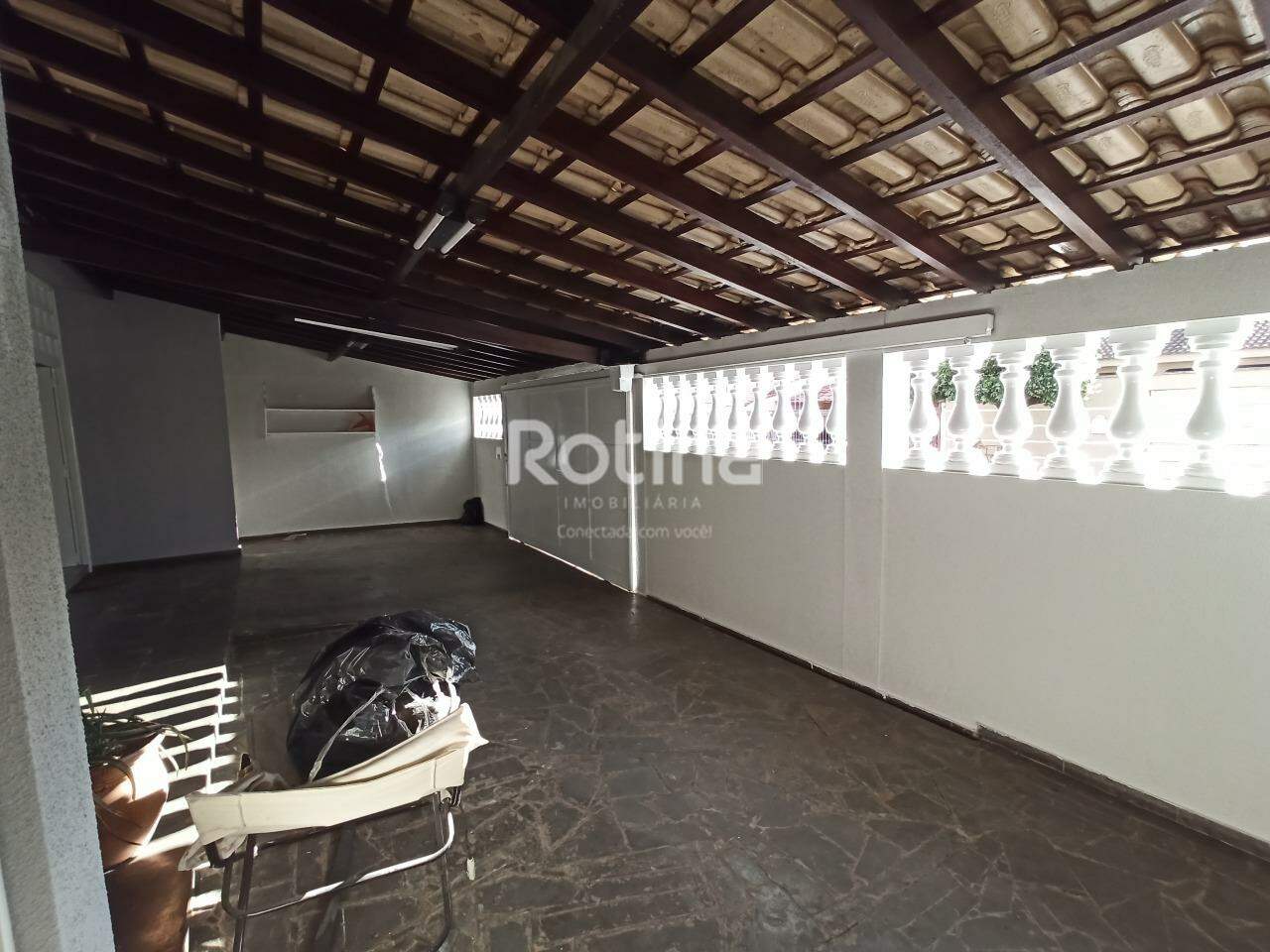 Casa para alugar, 3 quartos em Uberlândia no bairro Brasil no valor de R$ 2.600,00 - Rotina Imobiliária: 