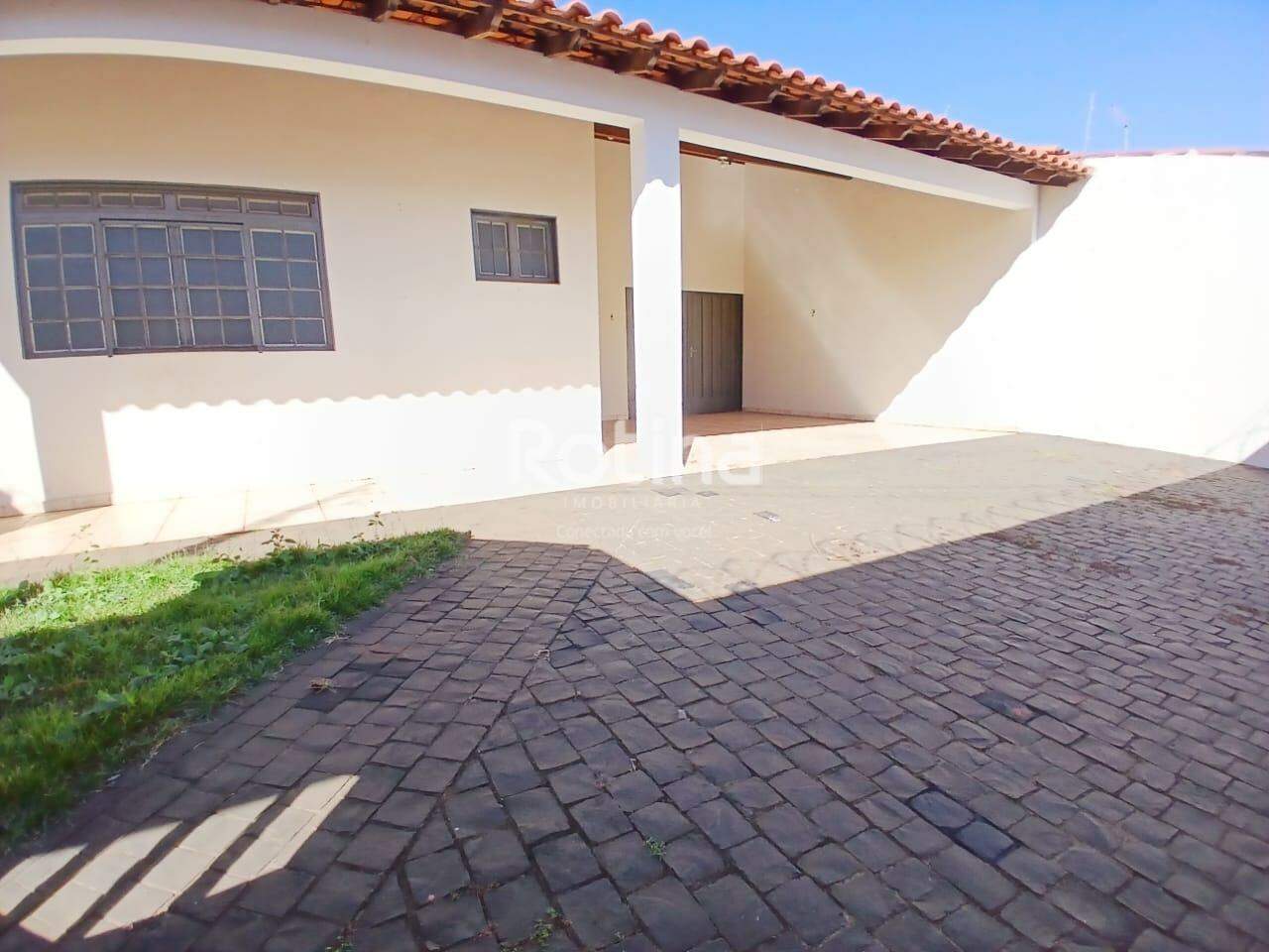 Casa para alugar, 3 quartos em Uberlândia no bairro Santa Mônica no valor de R$ 3.500,00 - Rotina Imobiliária: 