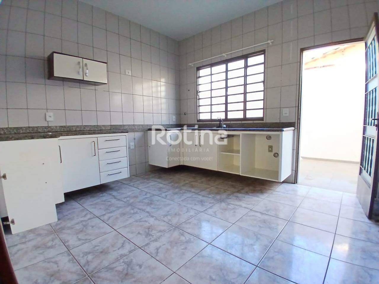 Casa para alugar, 3 quartos em Uberlândia no bairro Santa Mônica no valor de R$ 3.500,00 - Rotina Imobiliária: 