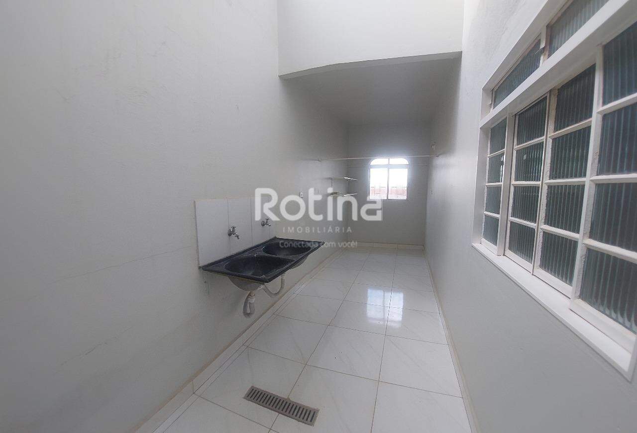 Apartamento para alugar, 3 quartos em Uberlândia no bairro Nossa Senhora Aparecida no valor de R$ 2.200,00 - Rotina Imobiliária: 