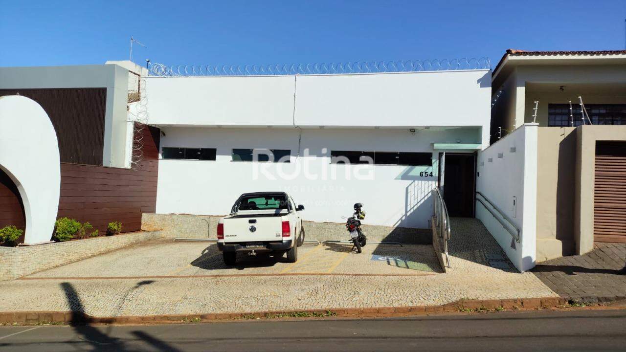 Casa para alugar, em Uberlândia no bairro Tabajaras no valor de R$ 17.000,00 - Rotina Imobiliária: 