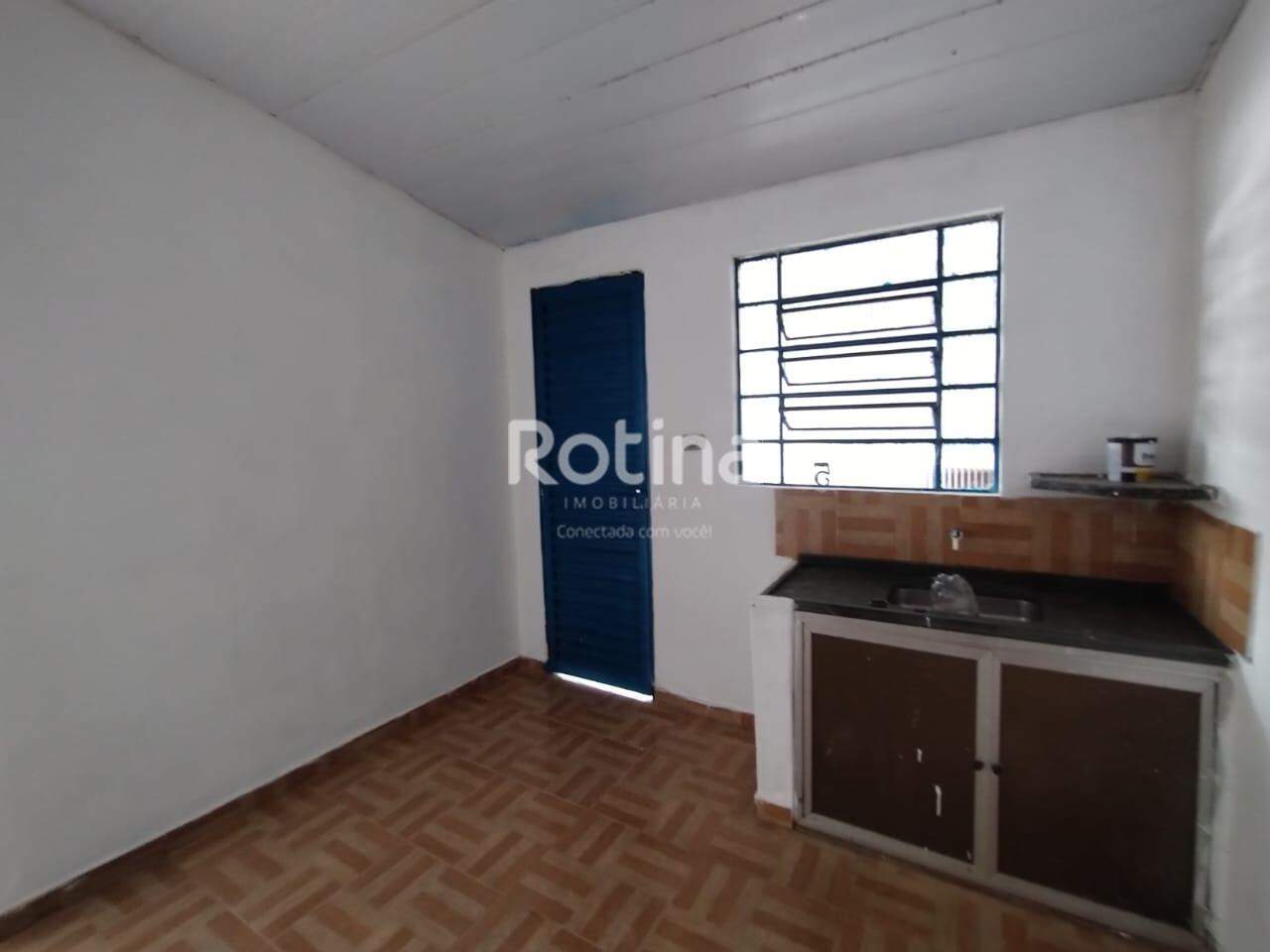 Casa para alugar, 2 quartos em Uberlândia no bairro Brasil no valor de R$ 800,00 - Rotina Imobiliária: 
