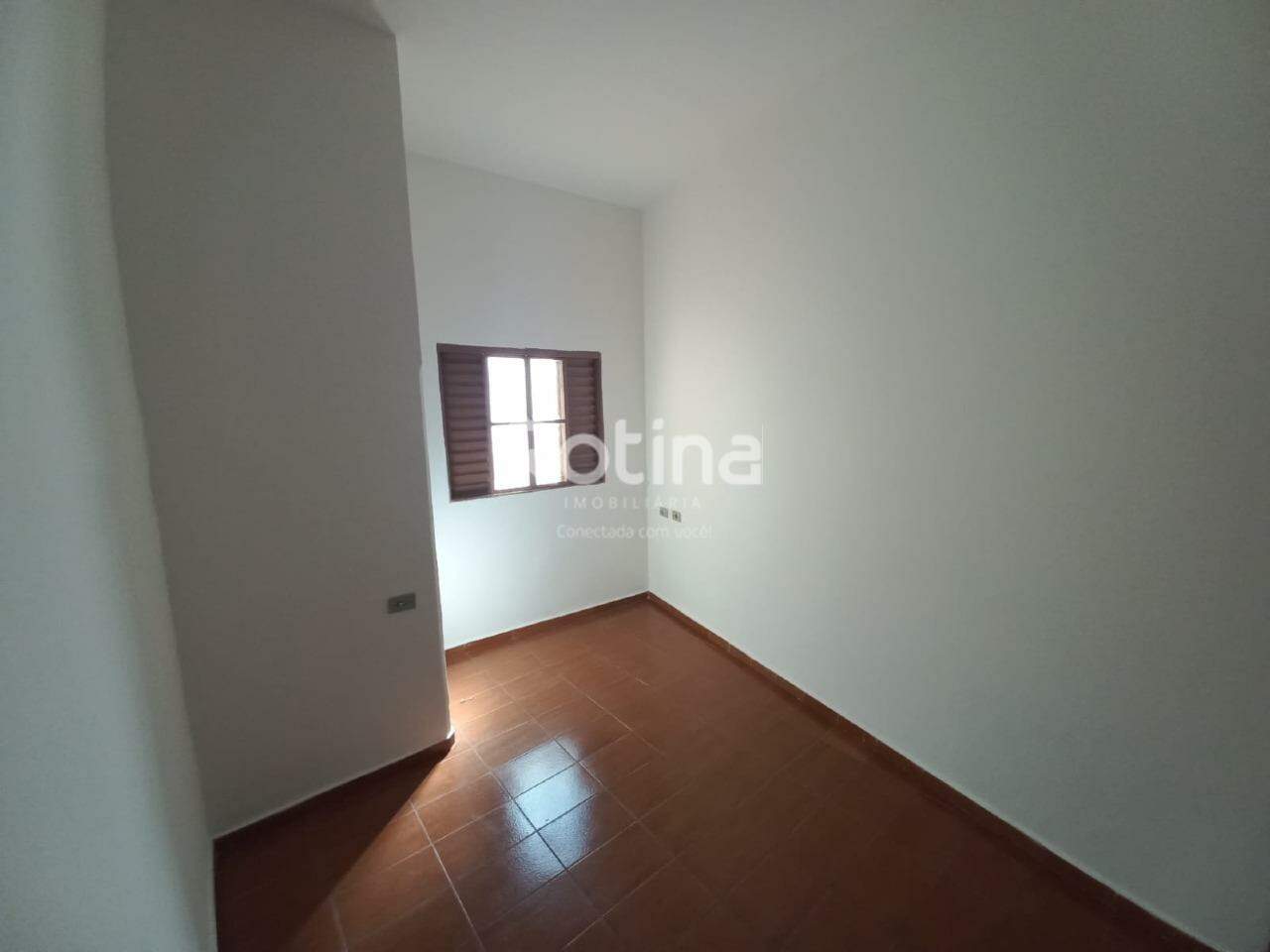 Casa para alugar, 3 quartos em Uberlândia no bairro Fundinho no valor de R$ 1.650,00 - Rotina Imobiliária: 