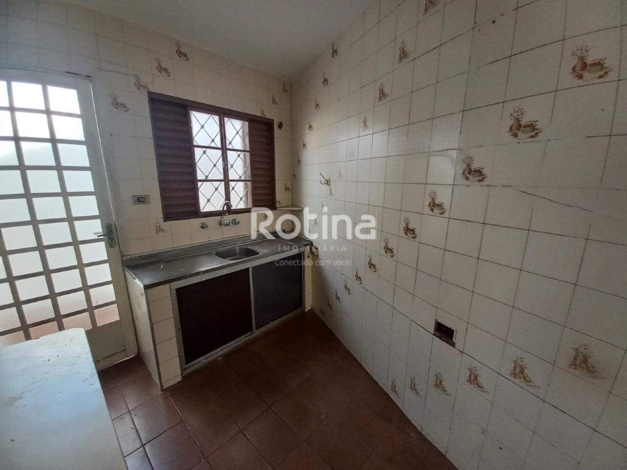 Casa para alugar, 3 quartos em Uberlândia no bairro Fundinho no valor de R$ 1.650,00 - Rotina Imobiliária: 