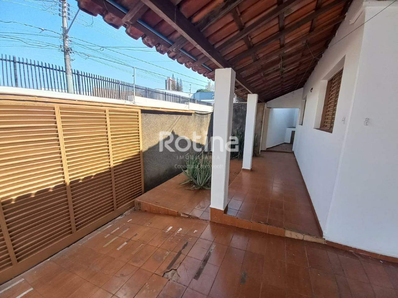 Casa para alugar, 3 quartos em Uberlândia no bairro Fundinho no valor de R$ 1.650,00 - Rotina Imobiliária: 