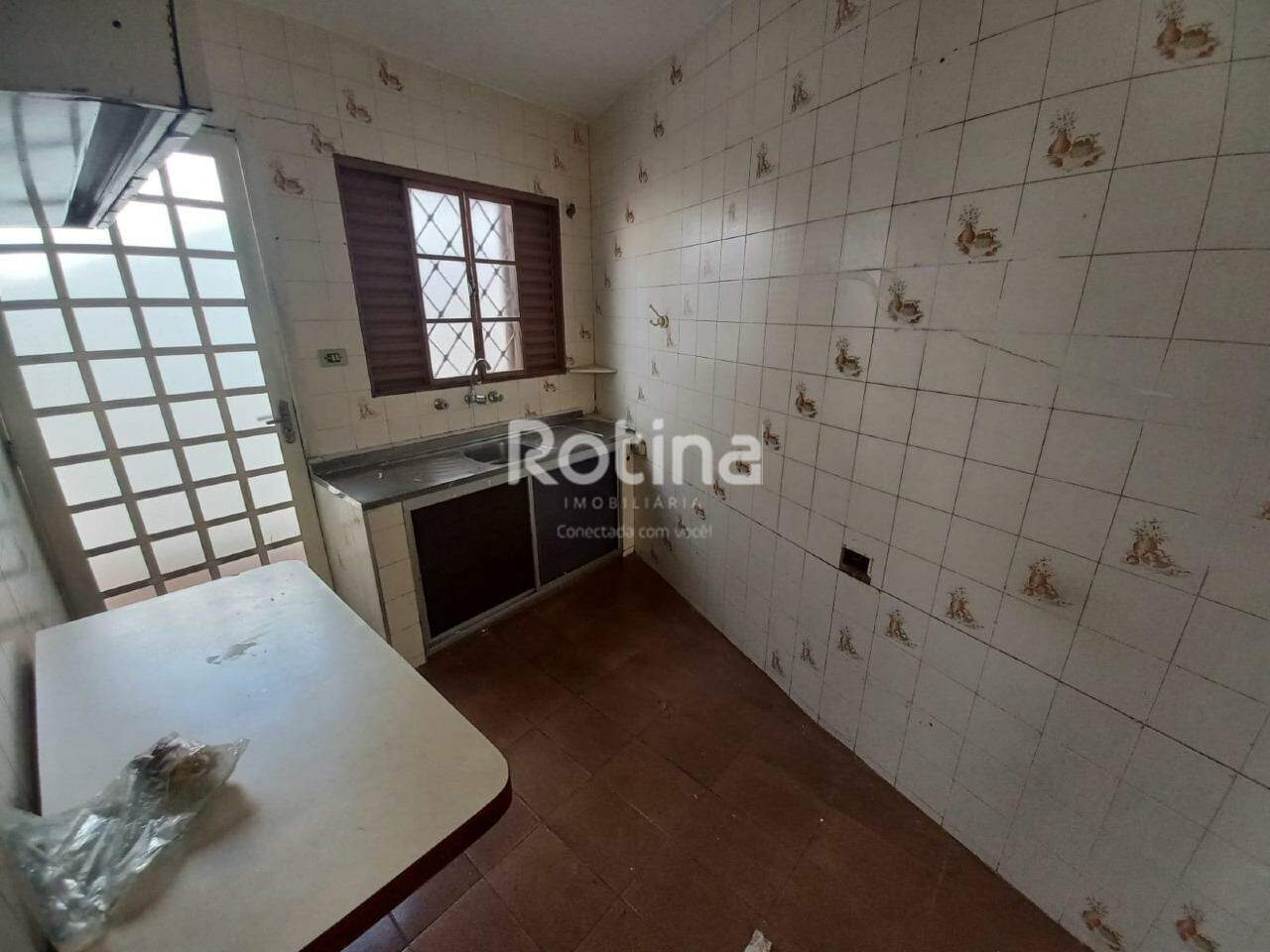 Casa para alugar, 3 quartos em Uberlândia no bairro Fundinho no valor de R$ 1.650,00 - Rotina Imobiliária: 