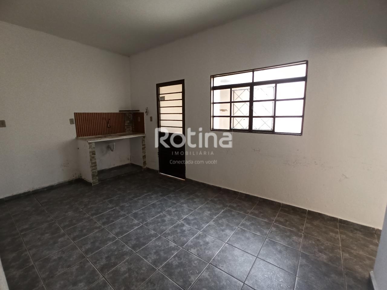 Casa para alugar, 2 quartos em Uberlândia no bairro Nossa Senhora das Graças no valor de R$ 950,00 - Rotina Imobiliária: 