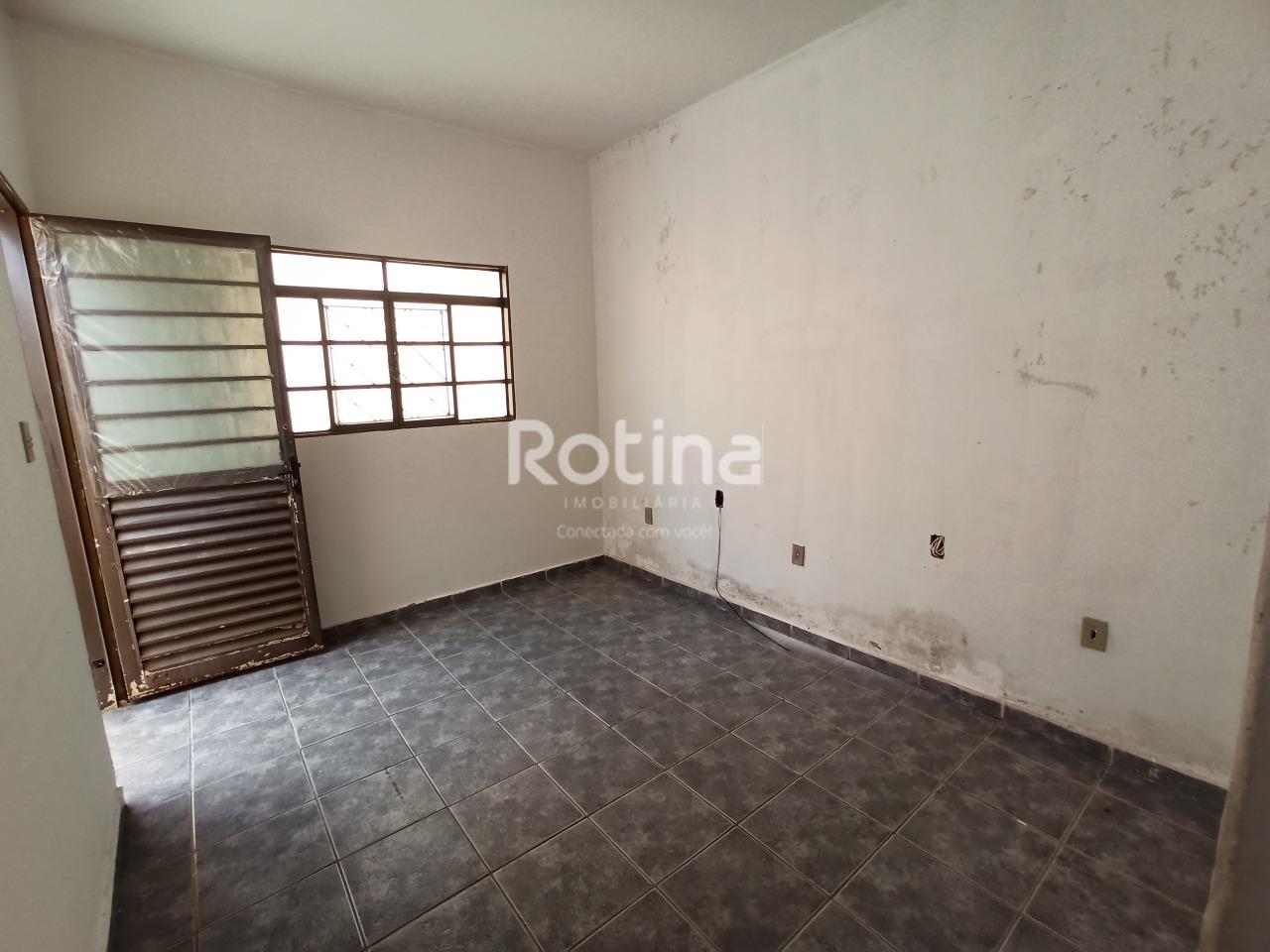 Casa para alugar, 2 quartos em Uberlândia no bairro Nossa Senhora das Graças no valor de R$ 950,00 - Rotina Imobiliária: 
