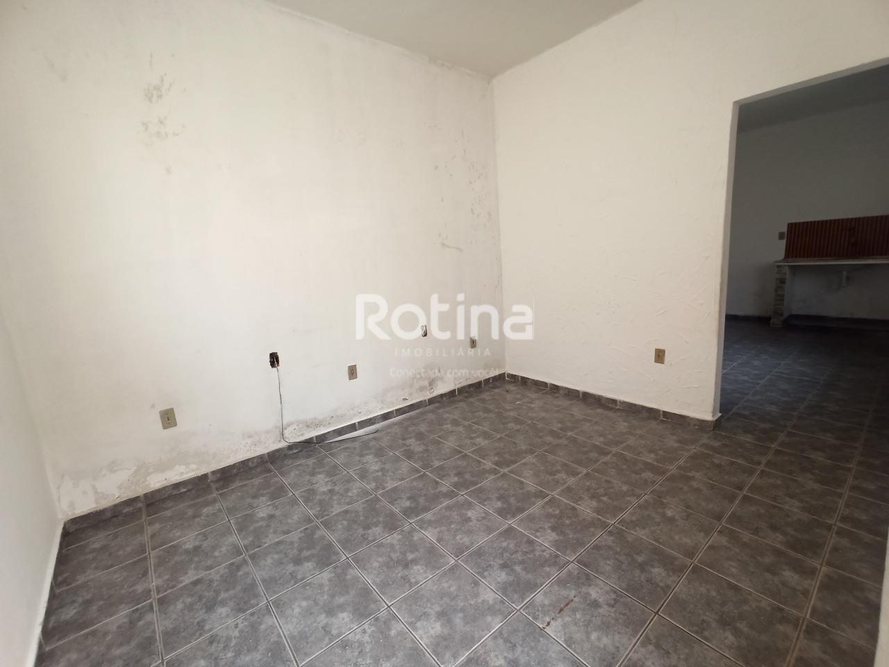 Casa para alugar, 2 quartos em Uberlândia no bairro Nossa Senhora das Graças no valor de R$ 950,00 - Rotina Imobiliária: 