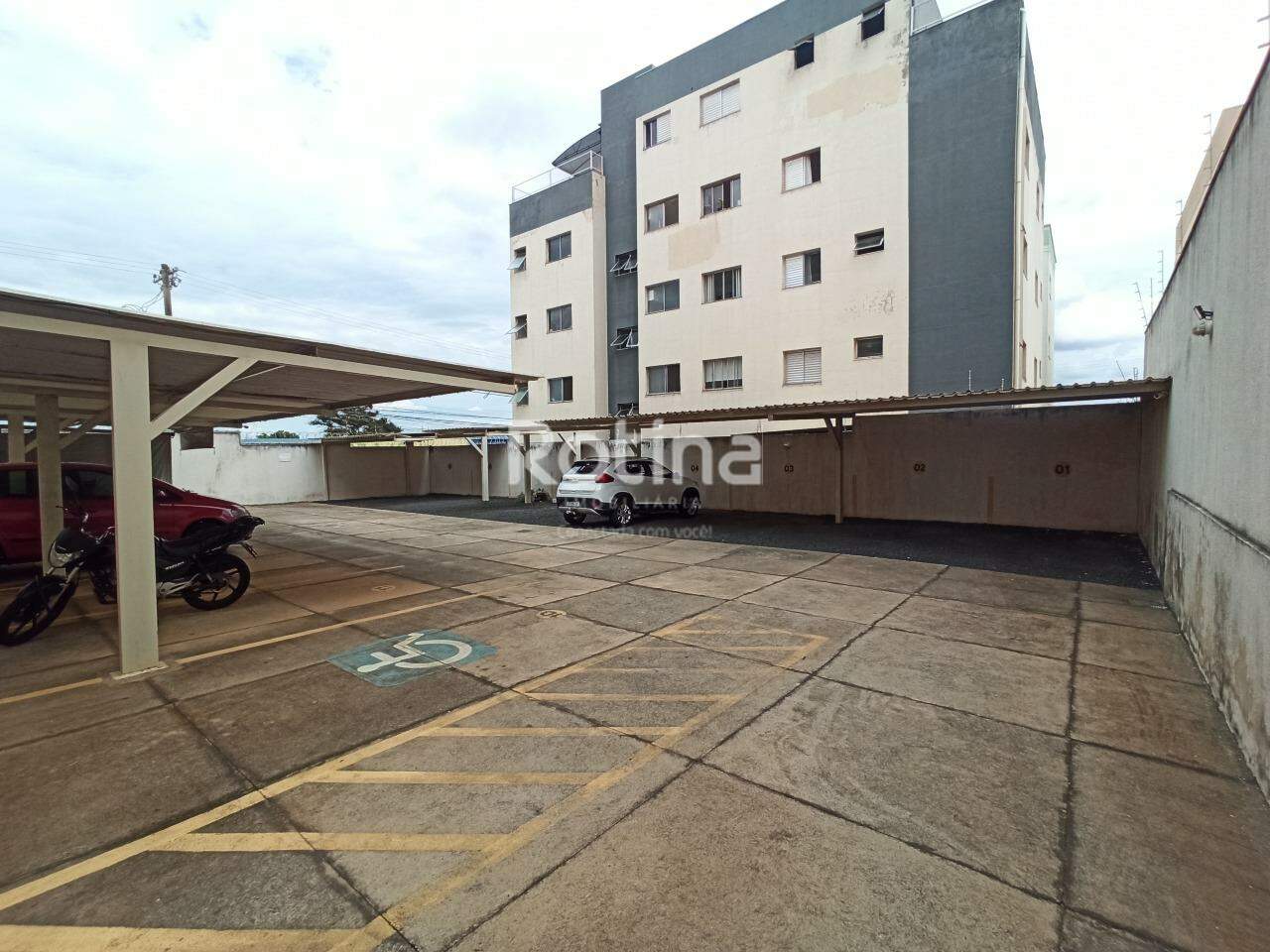 Apartamento para alugar, 2 quartos em Uberlândia no bairro Segismundo Pereira no valor de R$ 1.600,00 - Rotina Imobiliária: 