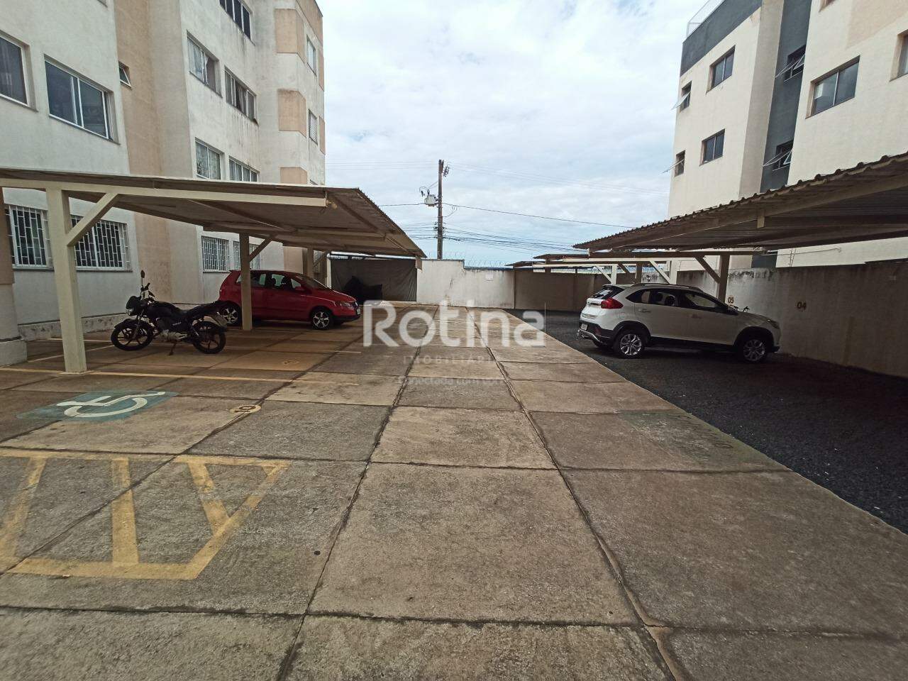 Apartamento para alugar, 2 quartos em Uberlândia no bairro Segismundo Pereira no valor de R$ 1.600,00 - Rotina Imobiliária: 