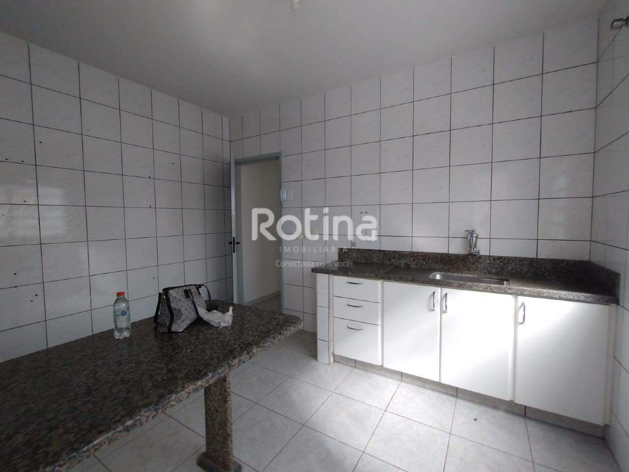 Casa para alugar, 2 quartos em Uberlândia no bairro Jaraguá no valor de R$ 1.800,00 - Rotina Imobiliária: 