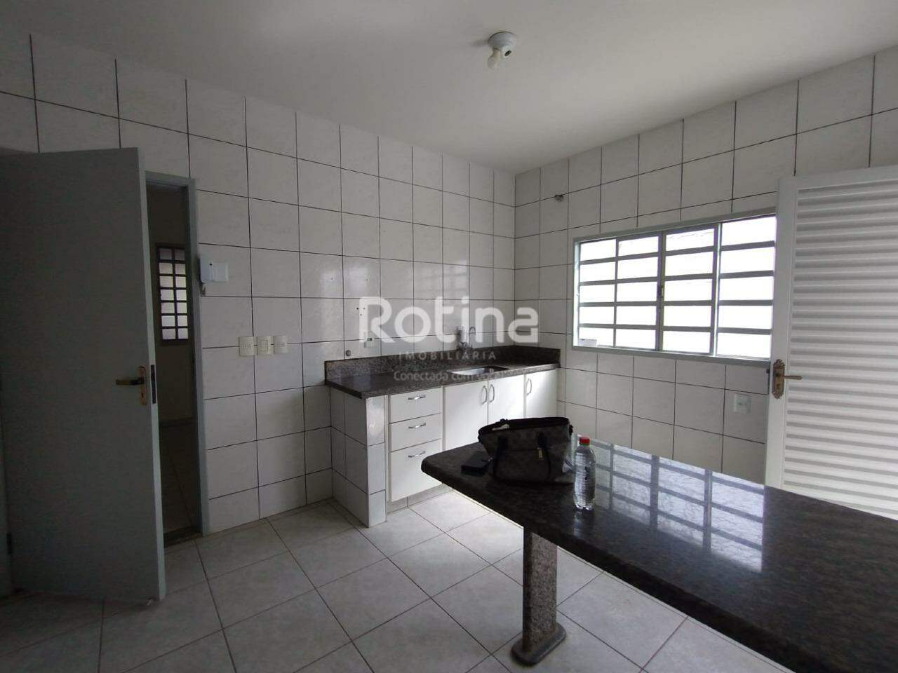 Casa para alugar, 2 quartos em Uberlândia no bairro Jaraguá no valor de R$ 1.800,00 - Rotina Imobiliária: 