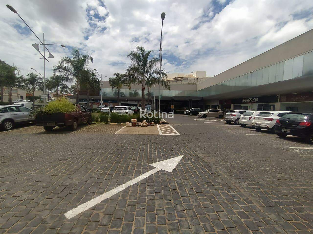 Loja para alugar, em Uberlândia no bairro Vigilato Pereira no valor de R$ 7.300,00 - Rotina Imobiliária: 