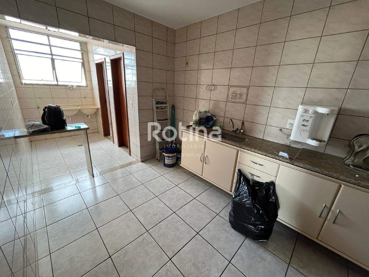 Apartamento para alugar, 3 quartos em Uberlândia no bairro Nossa Senhora Aparecida no valor de R$ 3.500,00 - Rotina Imobiliária: 
