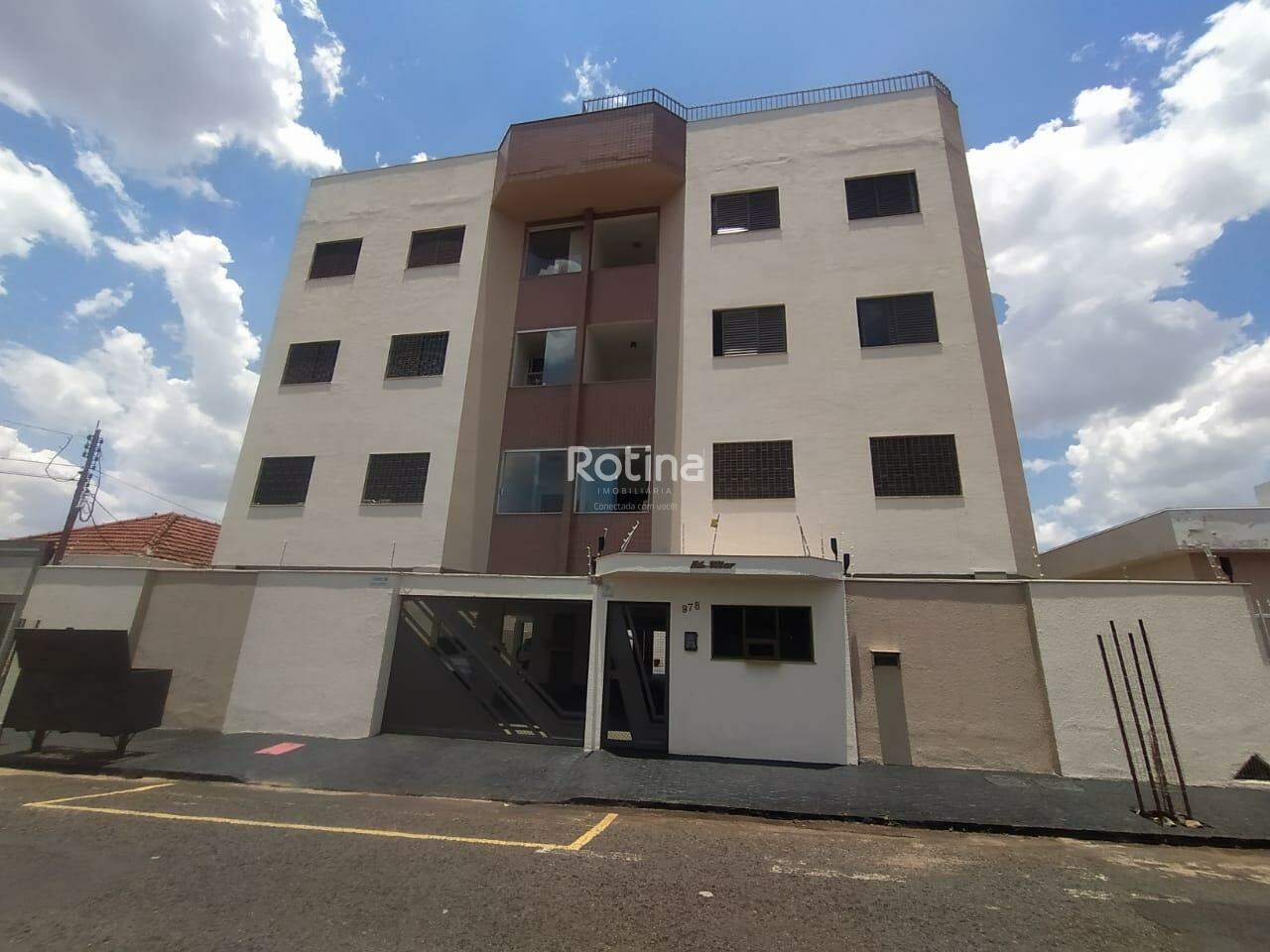 Apartamento para alugar, 3 quartos em Uberlândia no bairro Nossa Senhora Aparecida no valor de R$ 3.500,00 - Rotina Imobiliária: 
