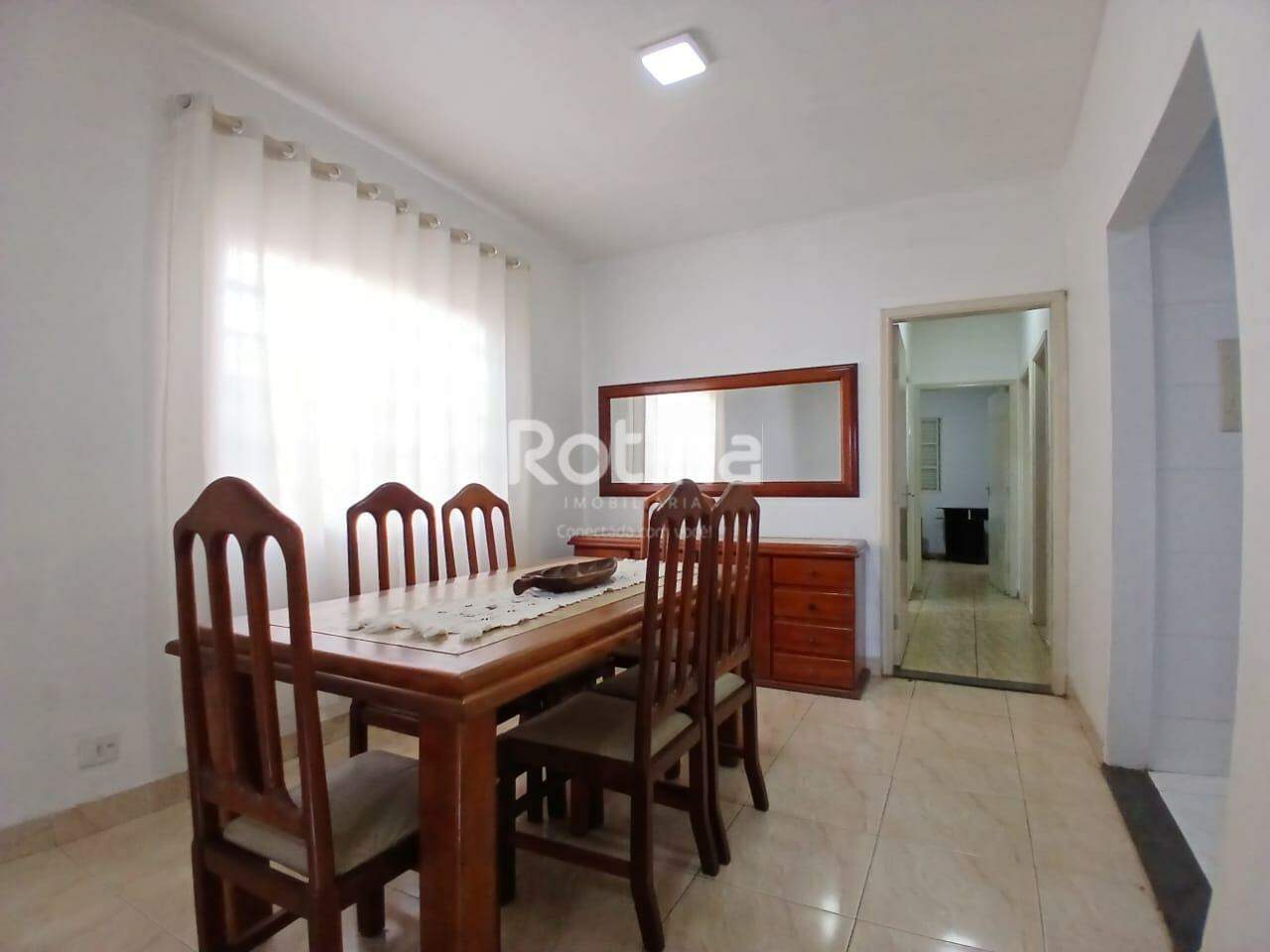 Casa para alugar, 3 quartos em Uberlândia no bairro Cidade Jardim no valor de R$ 2.800,00 - Rotina Imobiliária: 