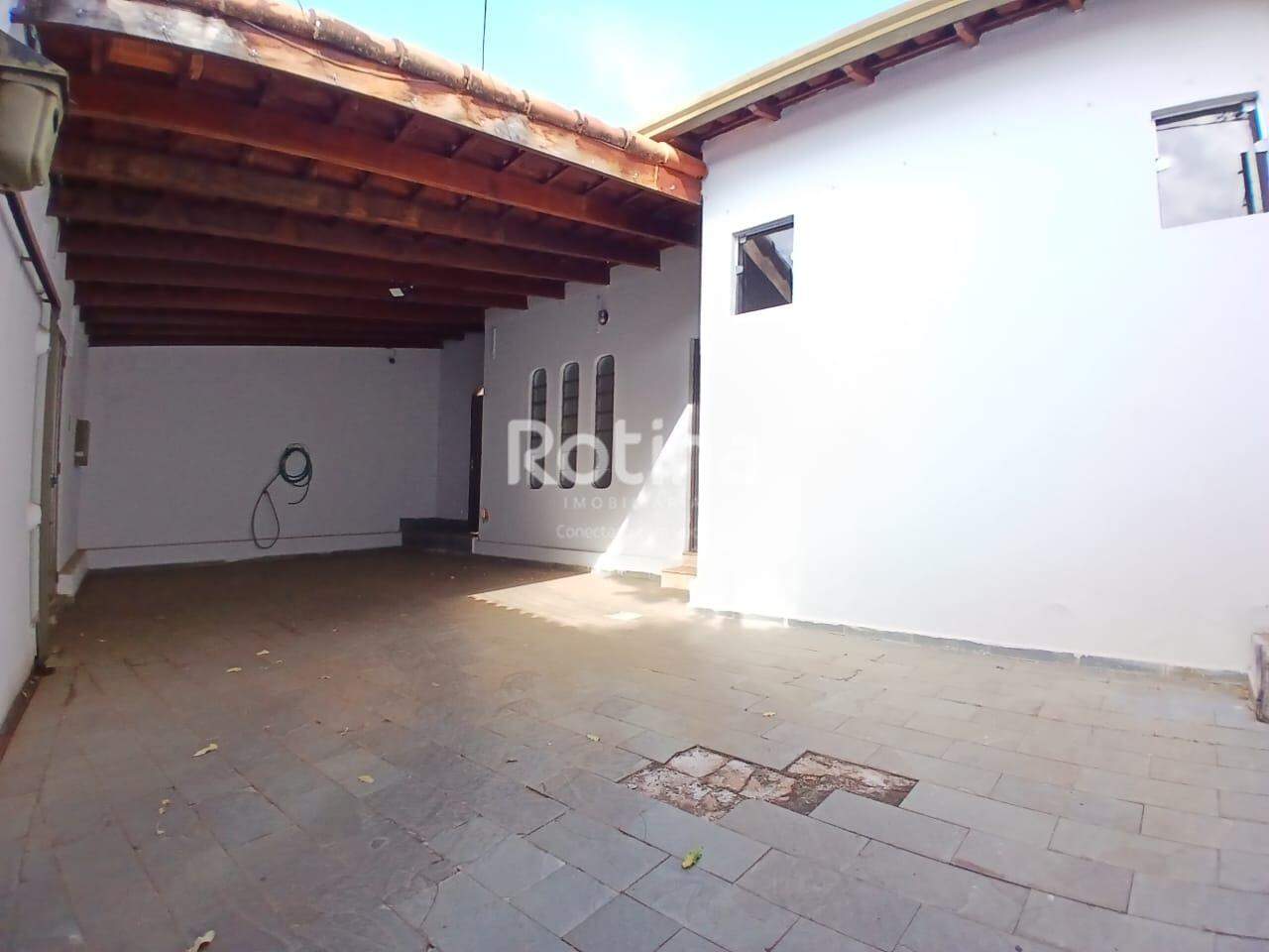 Casa para alugar, 3 quartos em Uberlândia no bairro Cidade Jardim no valor de R$ 2.800,00 - Rotina Imobiliária: 