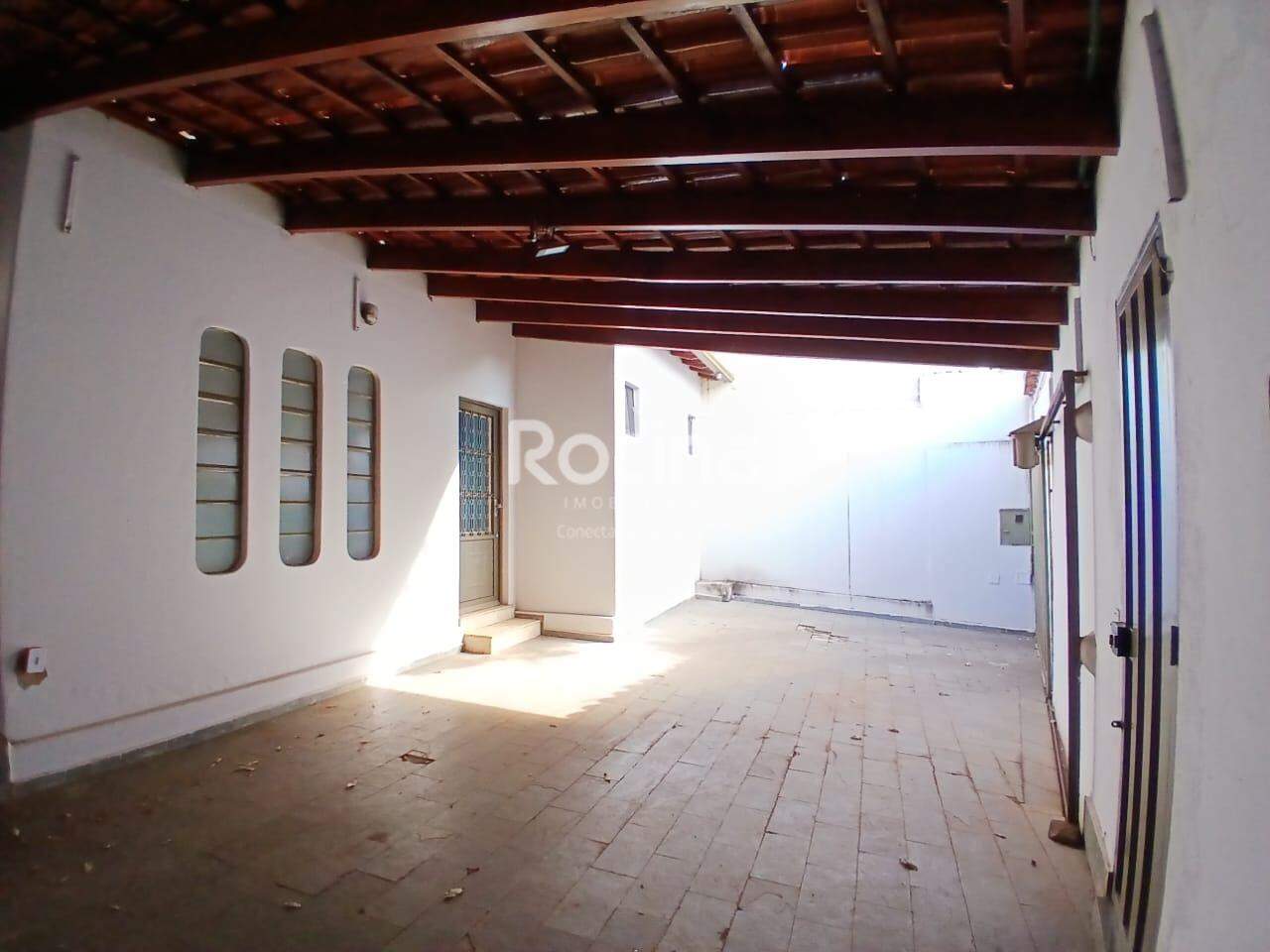 Casa para alugar, 3 quartos em Uberlândia no bairro Cidade Jardim no valor de R$ 2.800,00 - Rotina Imobiliária: 