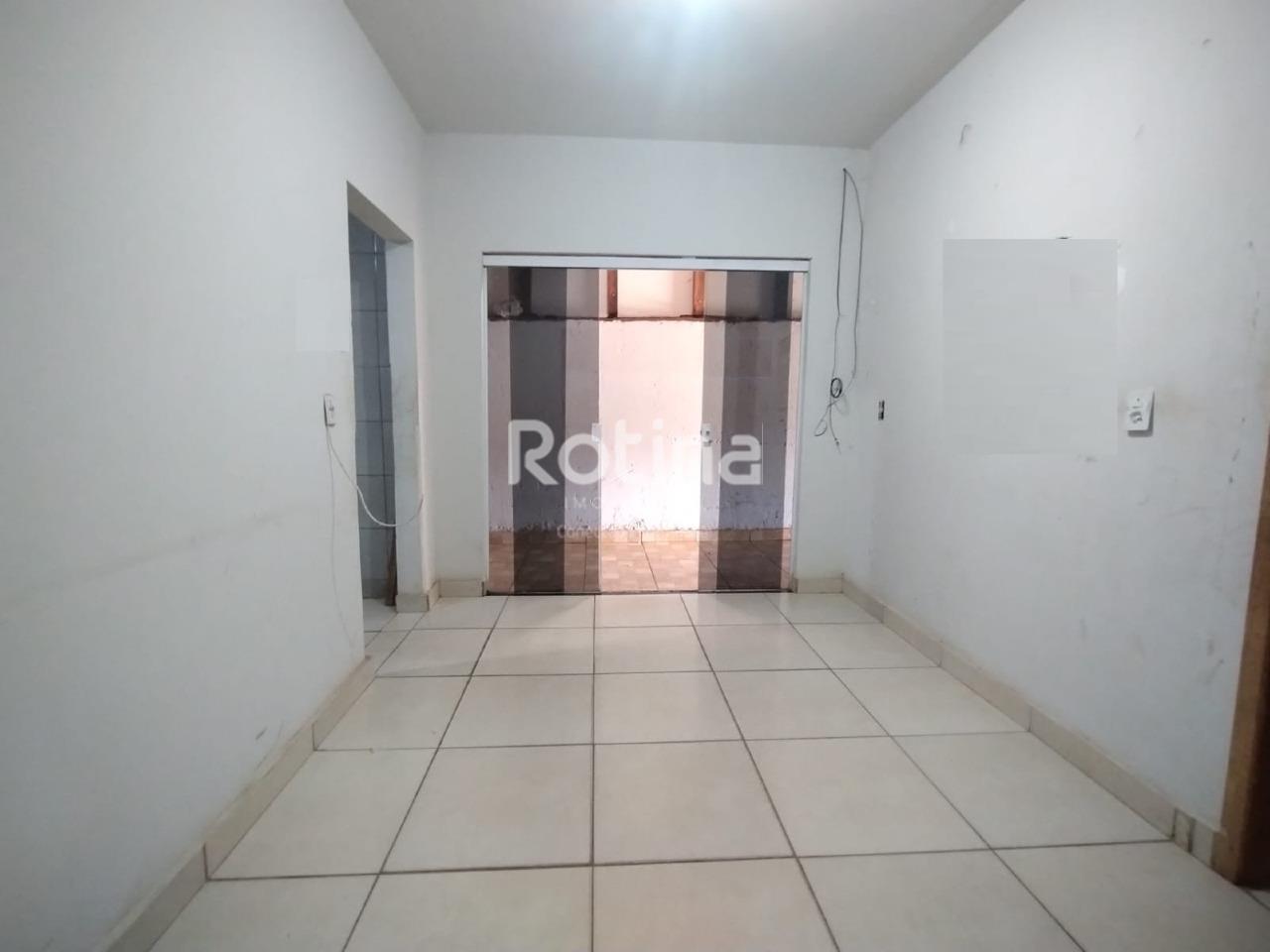 Casa para alugar, 3 quartos em Uberlândia no bairro São Jorge no valor de R$ 2.000,00 - Rotina Imobiliária: 