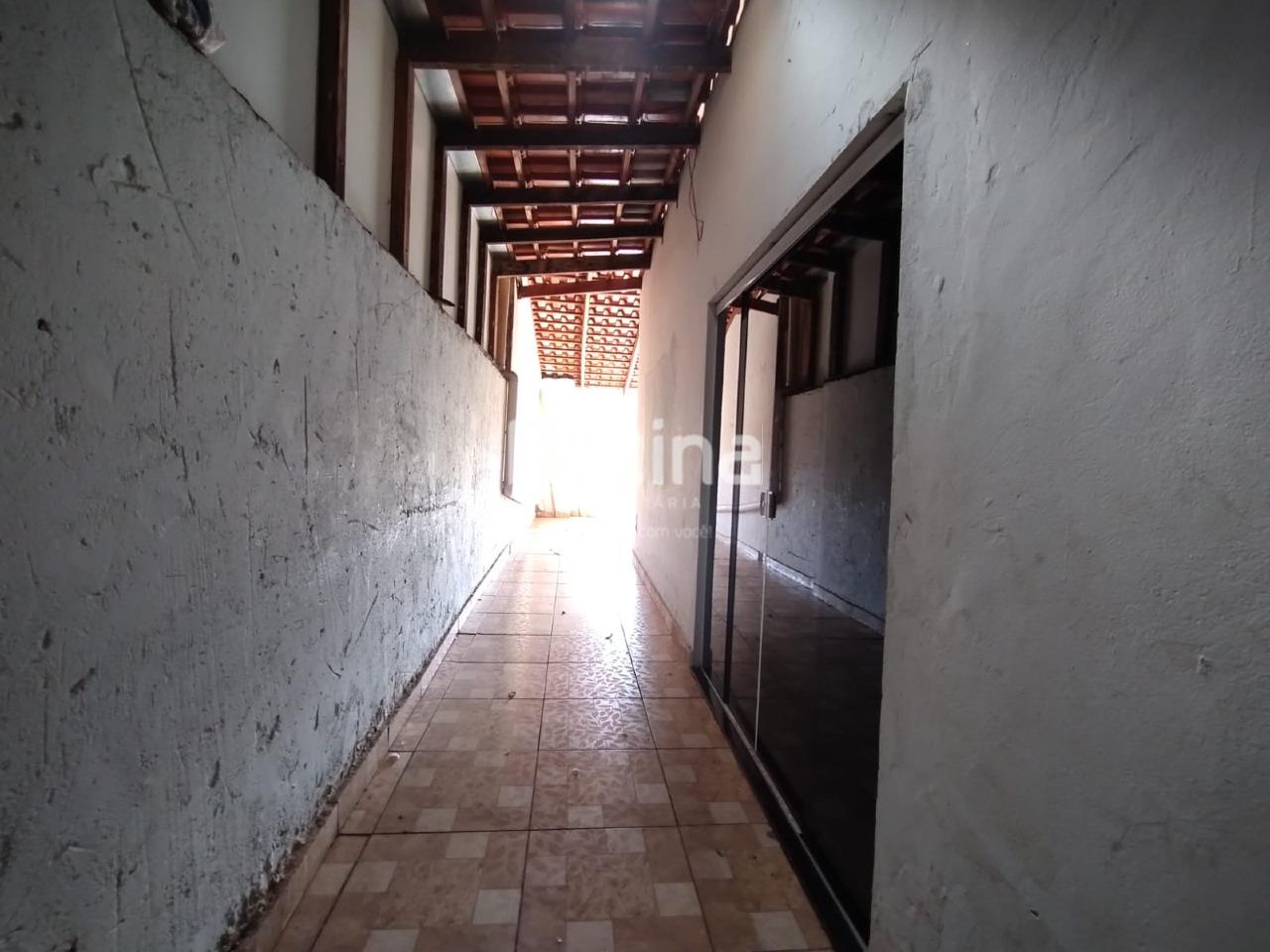 Casa para alugar, 3 quartos em Uberlândia no bairro São Jorge no valor de R$ 2.000,00 - Rotina Imobiliária: 