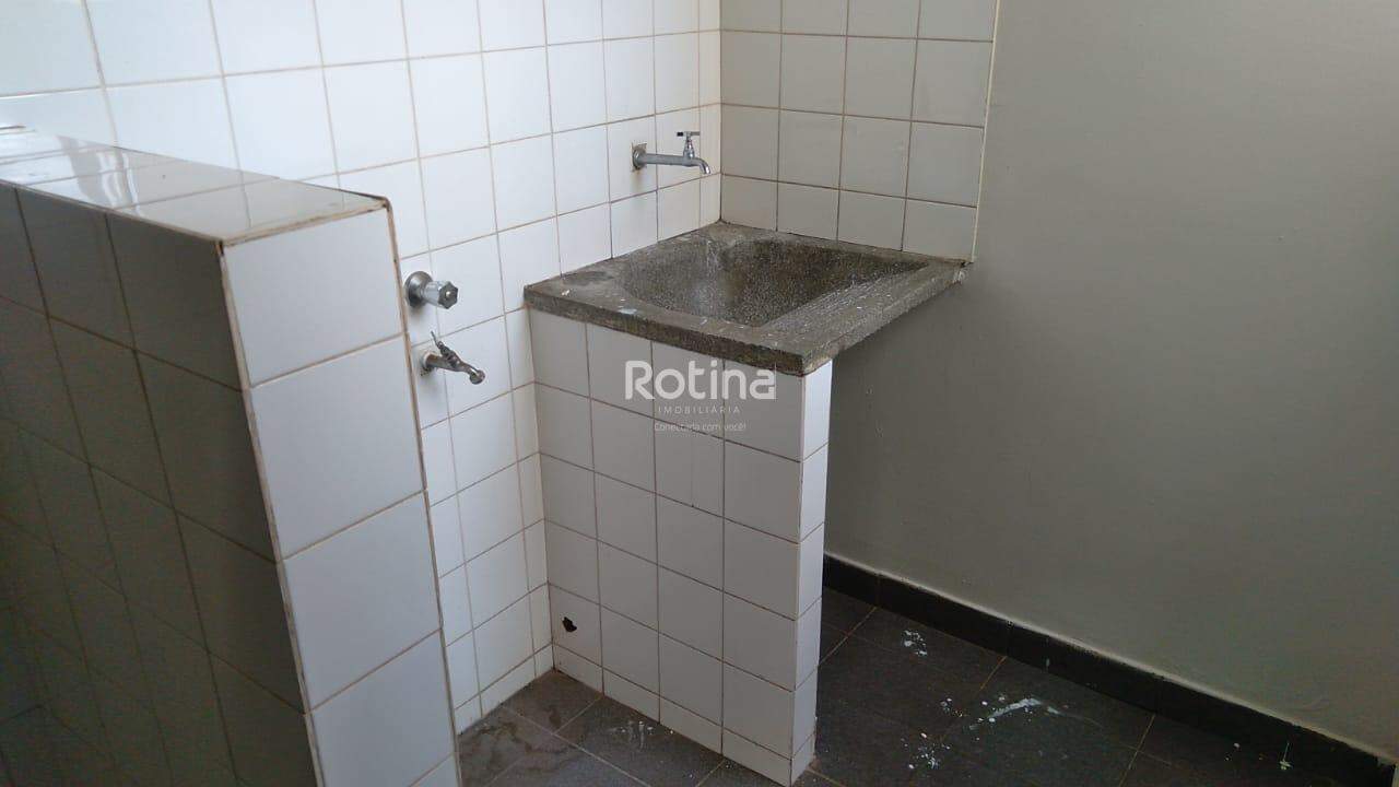Apartamento para alugar, 2 quartos em Uberlândia no bairro Presidente Roosevelt no valor de R$ 1.000,00 - Rotina Imobiliária: 
