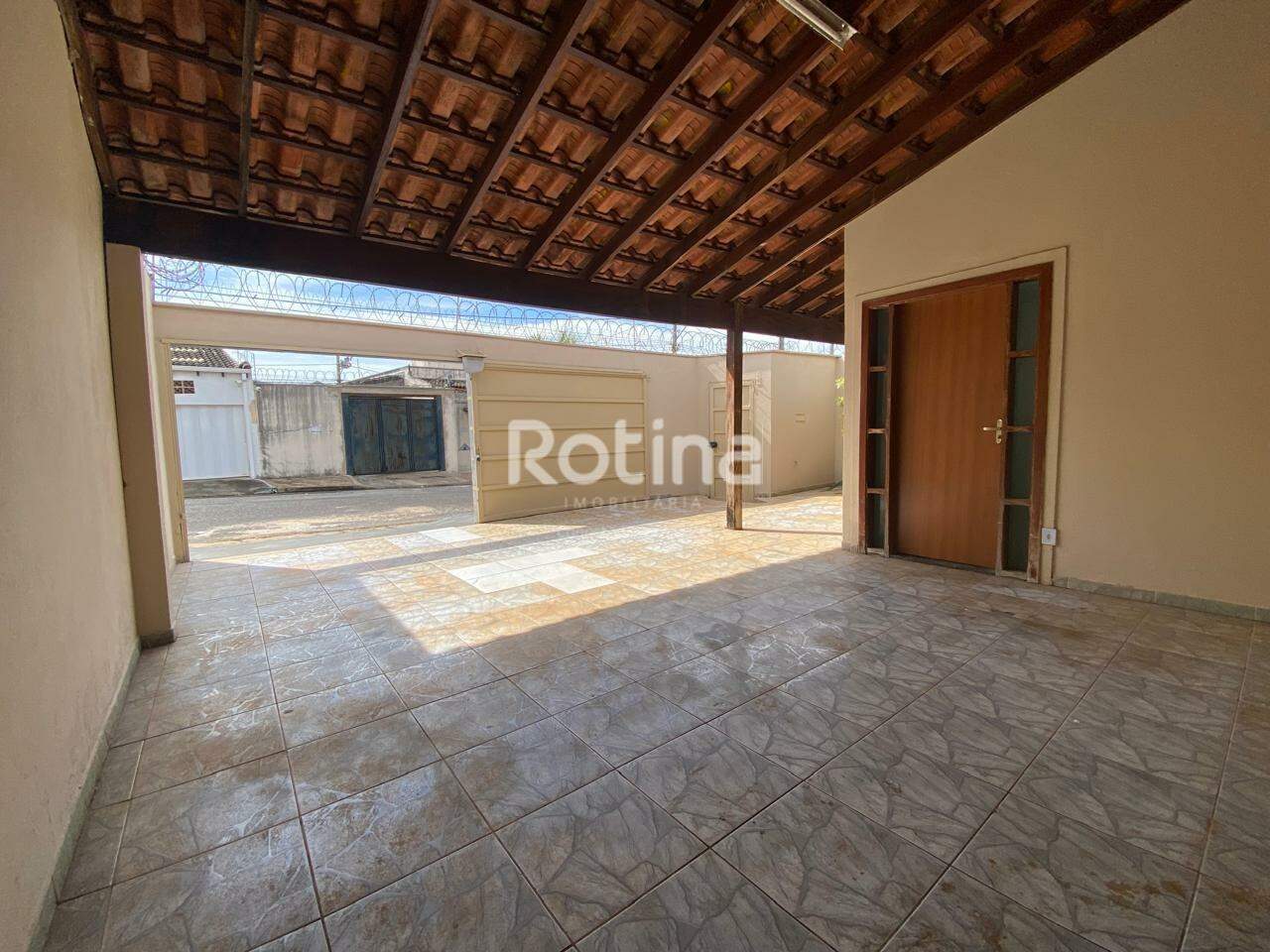 Casa para alugar, 3 quartos em Uberlândia no bairro Jardim Europa no valor de R$ 2.800,00 - Rotina Imobiliária: 