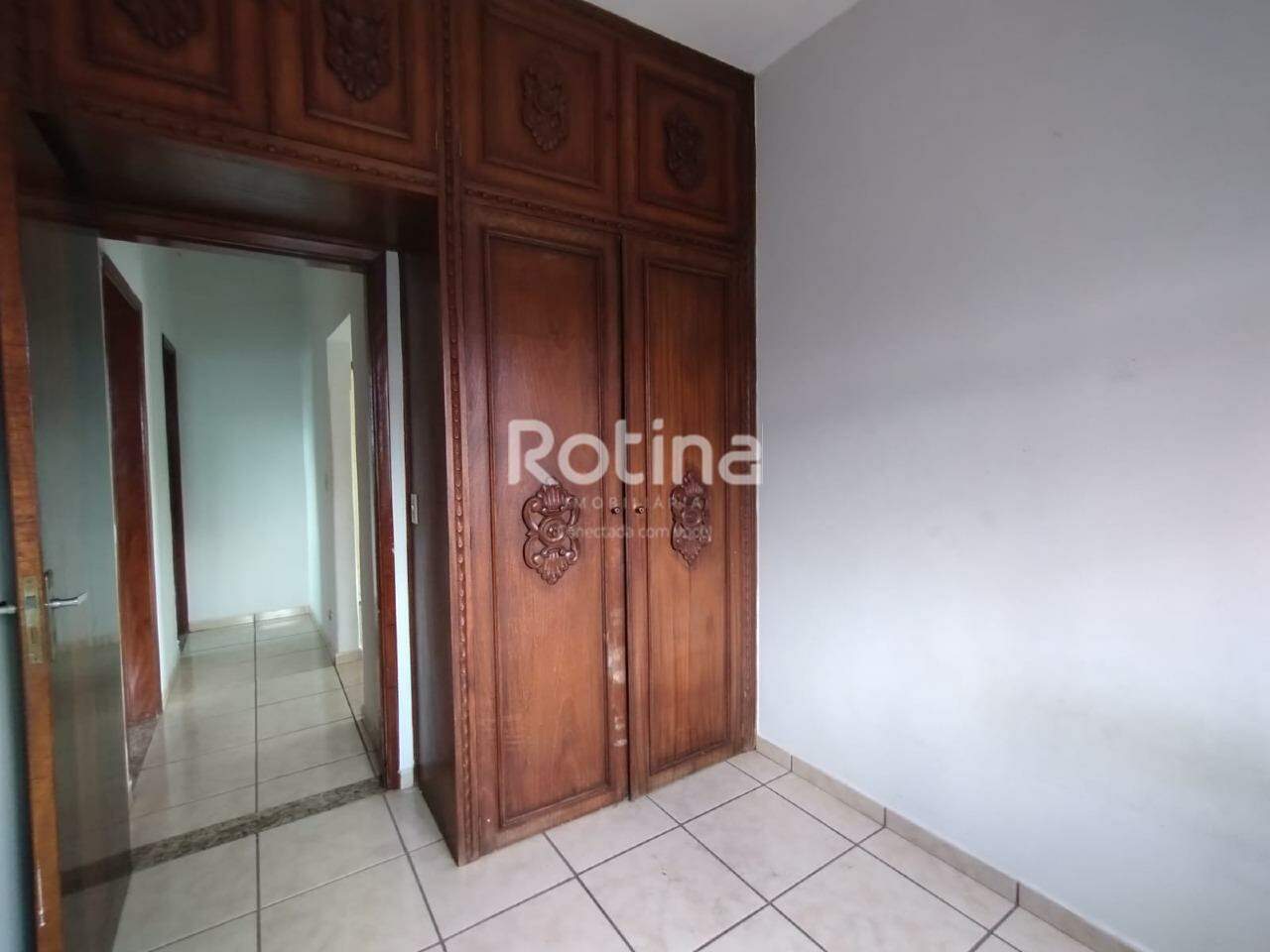 Apartamento para alugar, 3 quartos em Uberlândia no bairro Bom Jesus no valor de R$ 1.300,00 - Rotina Imobiliária: 