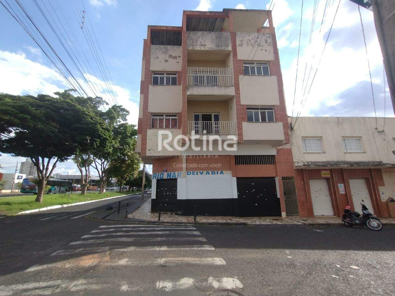Apartamento para alugar, 3 quartos em Uberlândia no bairro Bom Jesus no valor de R$ 1.300,00 - Rotina Imobiliária: 