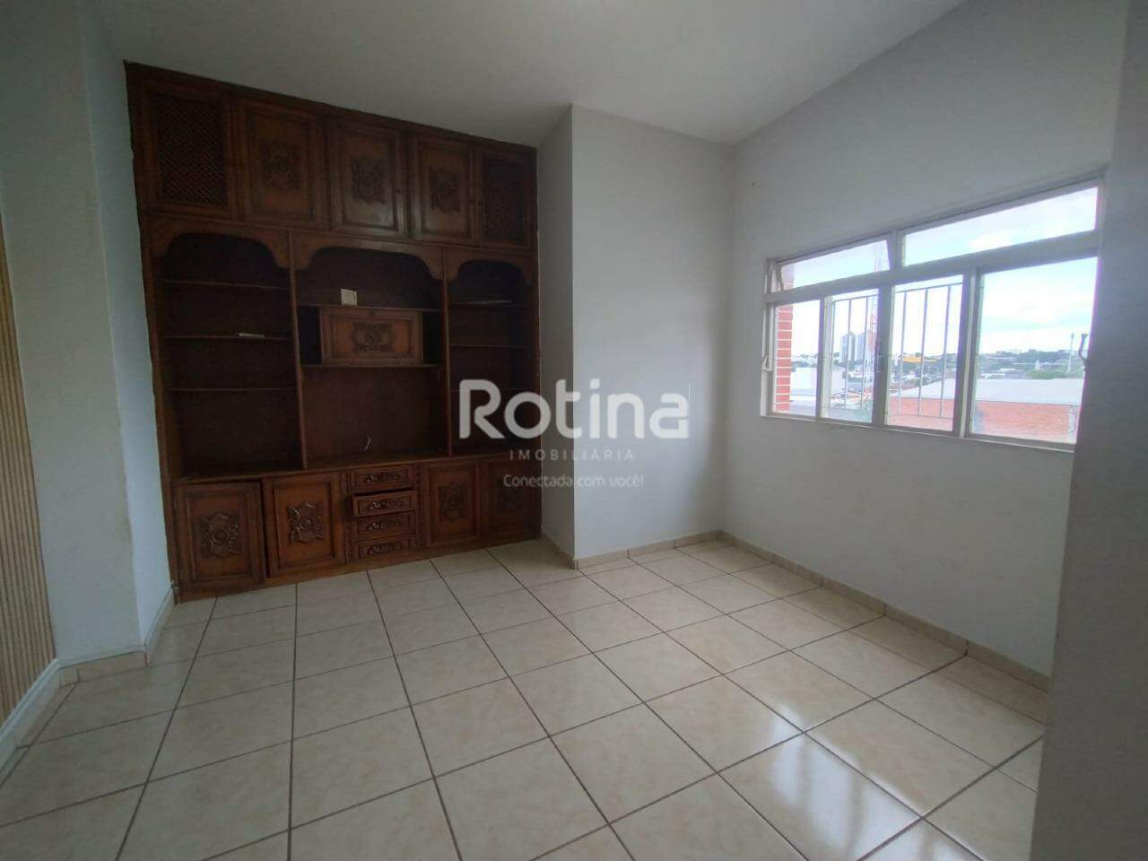 Apartamento para alugar, 3 quartos em Uberlândia no bairro Bom Jesus no valor de R$ 1.300,00 - Rotina Imobiliária: 