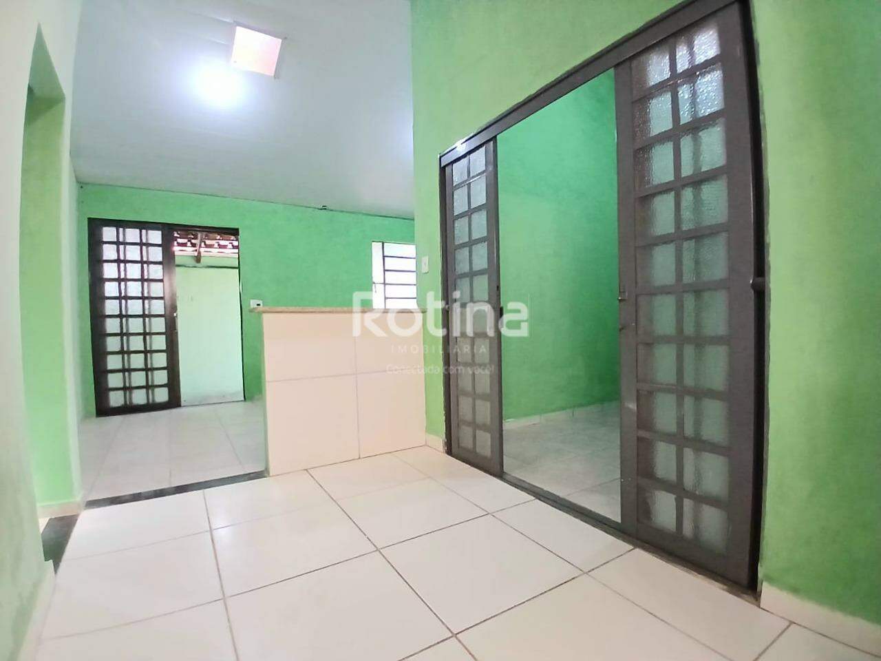 Casa para alugar, 3 quartos em Uberlândia no bairro Segismundo Pereira no valor de R$ 1.950,00 - Rotina Imobiliária: 