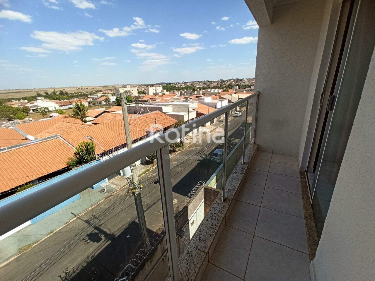 Apartamento para alugar, 2 quartos em Uberlândia no bairro Jardim Holanda no valor de R$ 1.200,00 - Rotina Imobiliária: 