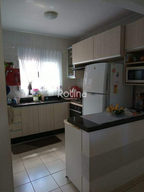 Apartamento à venda, 3 quartos em Uberlândia no bairro Tubalina no valor de R$ 240.000,00 - Rotina Imobiliária: 