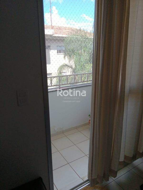 Apartamento à venda, 3 quartos em Uberlândia no bairro Tubalina no valor de R$ 240.000,00 - Rotina Imobiliária: 