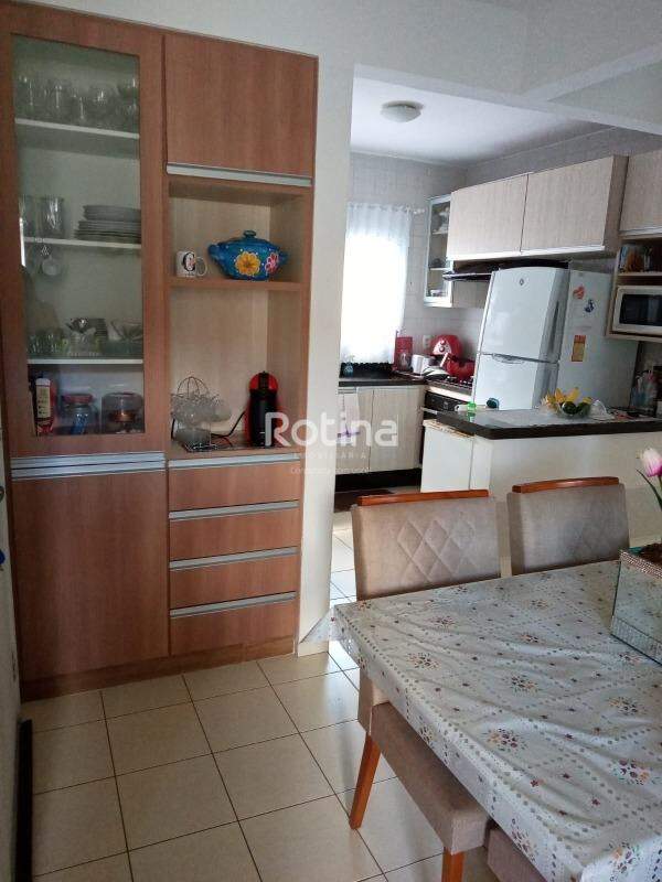 Apartamento à venda, 3 quartos em Uberlândia no bairro Tubalina no valor de R$ 240.000,00 - Rotina Imobiliária: 
