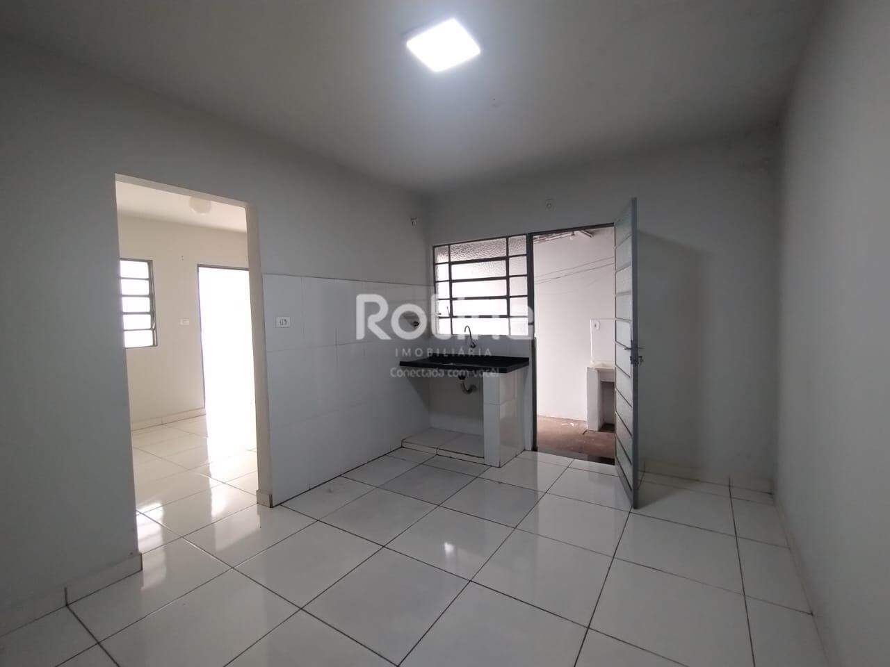 Casa para alugar, 3 quartos em Uberlândia no bairro Nossa Senhora Aparecida no valor de R$ 1.400,00 - Rotina Imobiliária: 