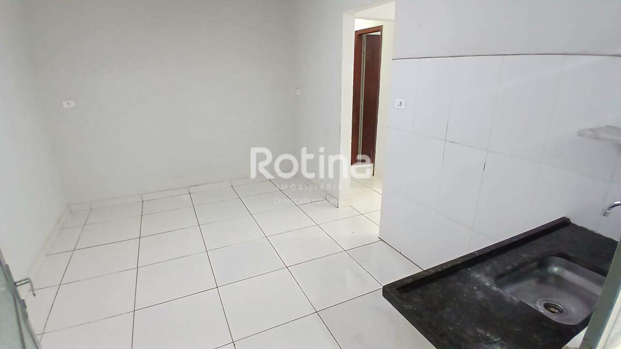 Casa para alugar, 3 quartos em Uberlândia no bairro Nossa Senhora Aparecida no valor de R$ 1.400,00 - Rotina Imobiliária: 
