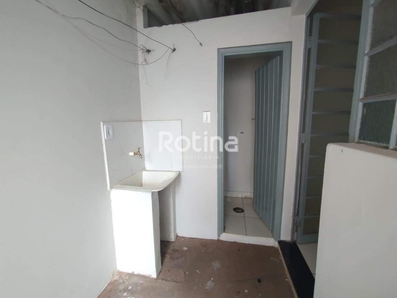 Casa para alugar, 3 quartos em Uberlândia no bairro Nossa Senhora Aparecida no valor de R$ 1.400,00 - Rotina Imobiliária: 