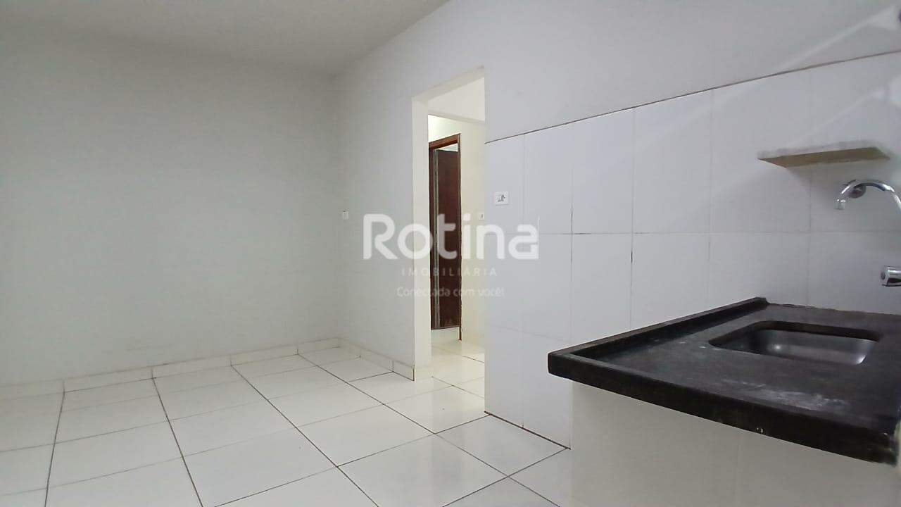 Casa para alugar, 3 quartos em Uberlândia no bairro Nossa Senhora Aparecida no valor de R$ 1.400,00 - Rotina Imobiliária: 
