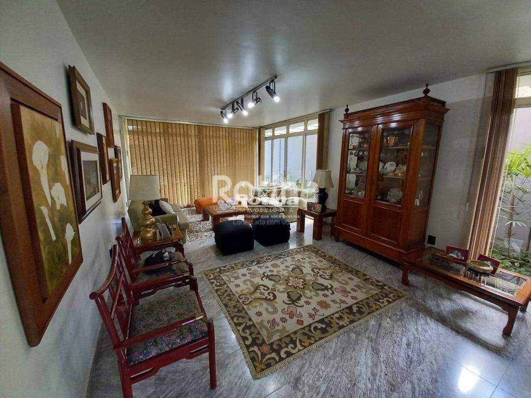 Casa para alugar, 4 quartos em Uberlândia no bairro Tabajaras no valor de R$ 11.000,00 - Rotina Imobiliária: 