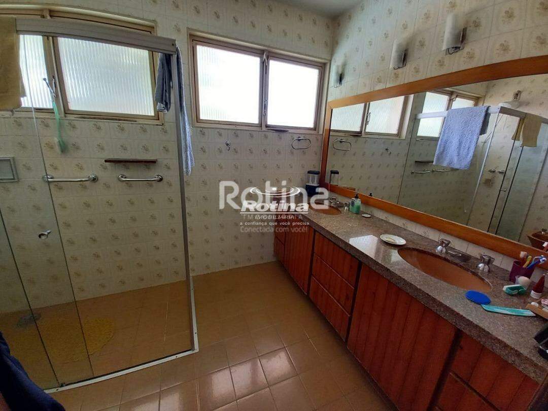 Casa para alugar, 4 quartos em Uberlândia no bairro Tabajaras no valor de R$ 11.000,00 - Rotina Imobiliária: 