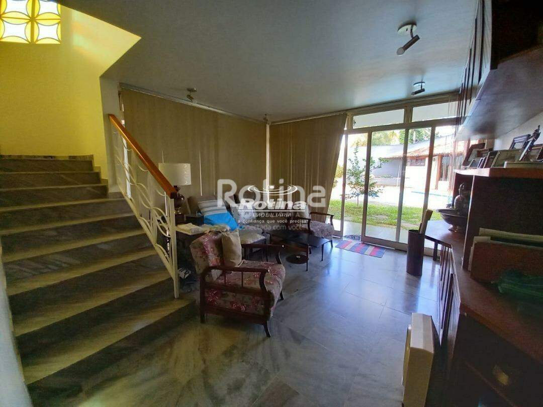 Casa para alugar, 4 quartos em Uberlândia no bairro Tabajaras no valor de R$ 11.000,00 - Rotina Imobiliária: 