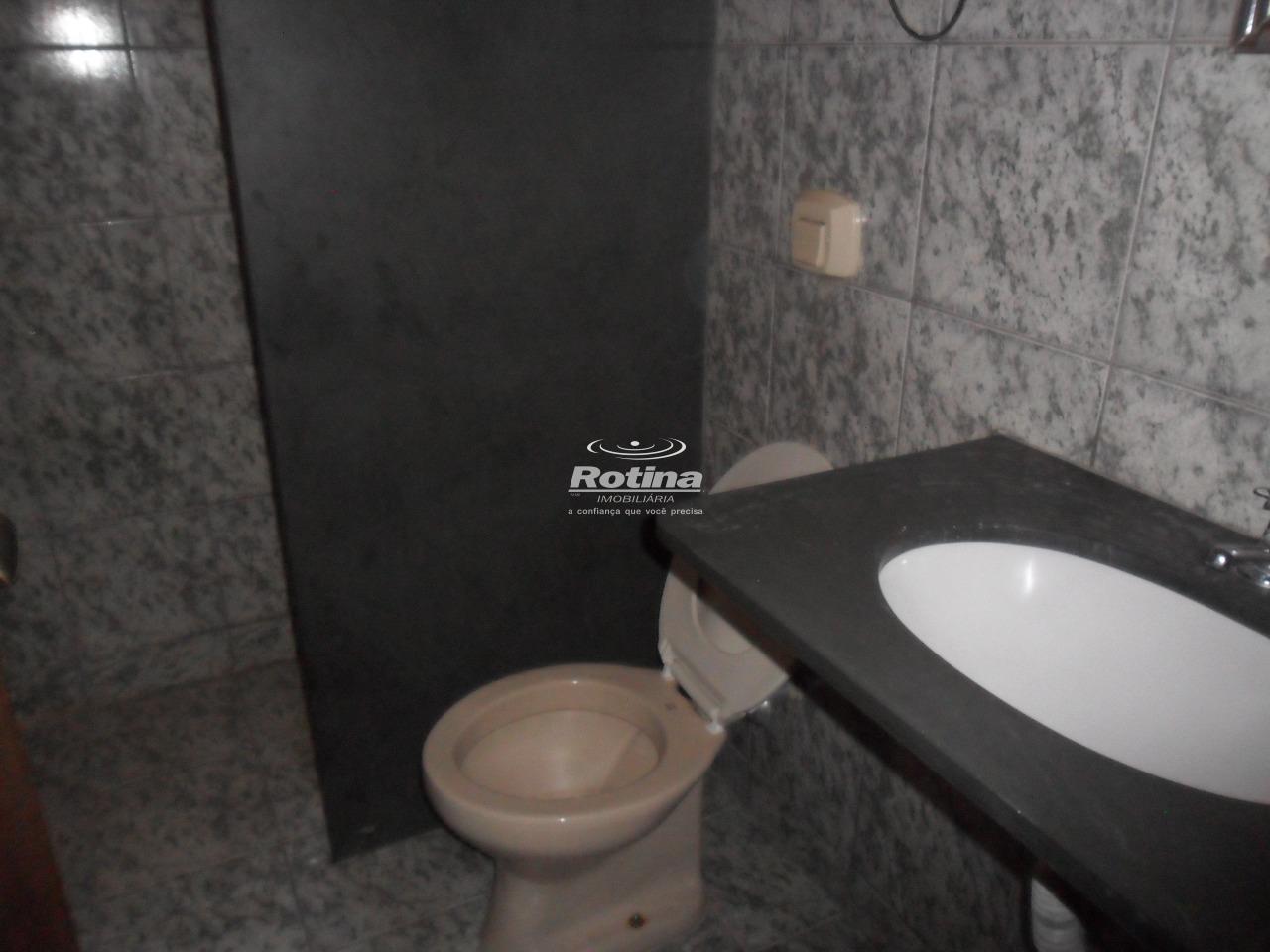 Casa para alugar, 2 quartos em Uberlândia no bairro Santa Mônica no valor de R$ 1.200,00 - Rotina Imobiliária: 