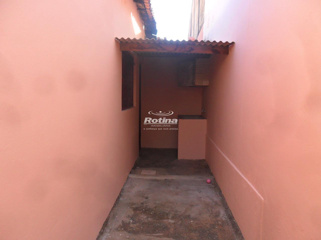 Casa para alugar, 2 quartos em Uberlândia no bairro Santa Mônica no valor de R$ 1.200,00 - Rotina Imobiliária: 