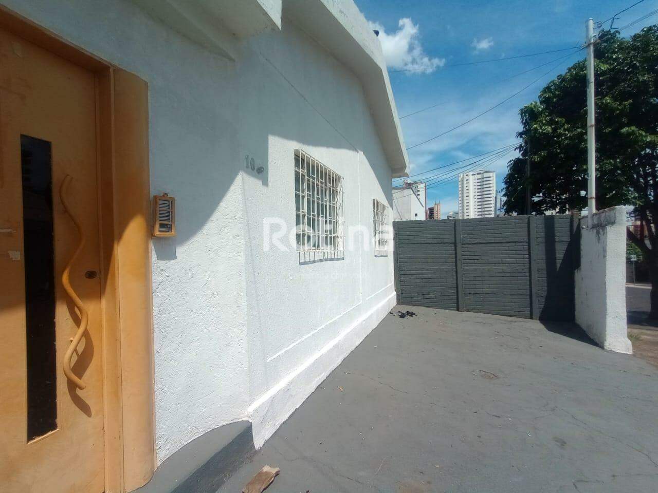 Casa para alugar, 4 quartos em Uberlândia no bairro Martins no valor de R$ 3.600,00 - Rotina Imobiliária: 
