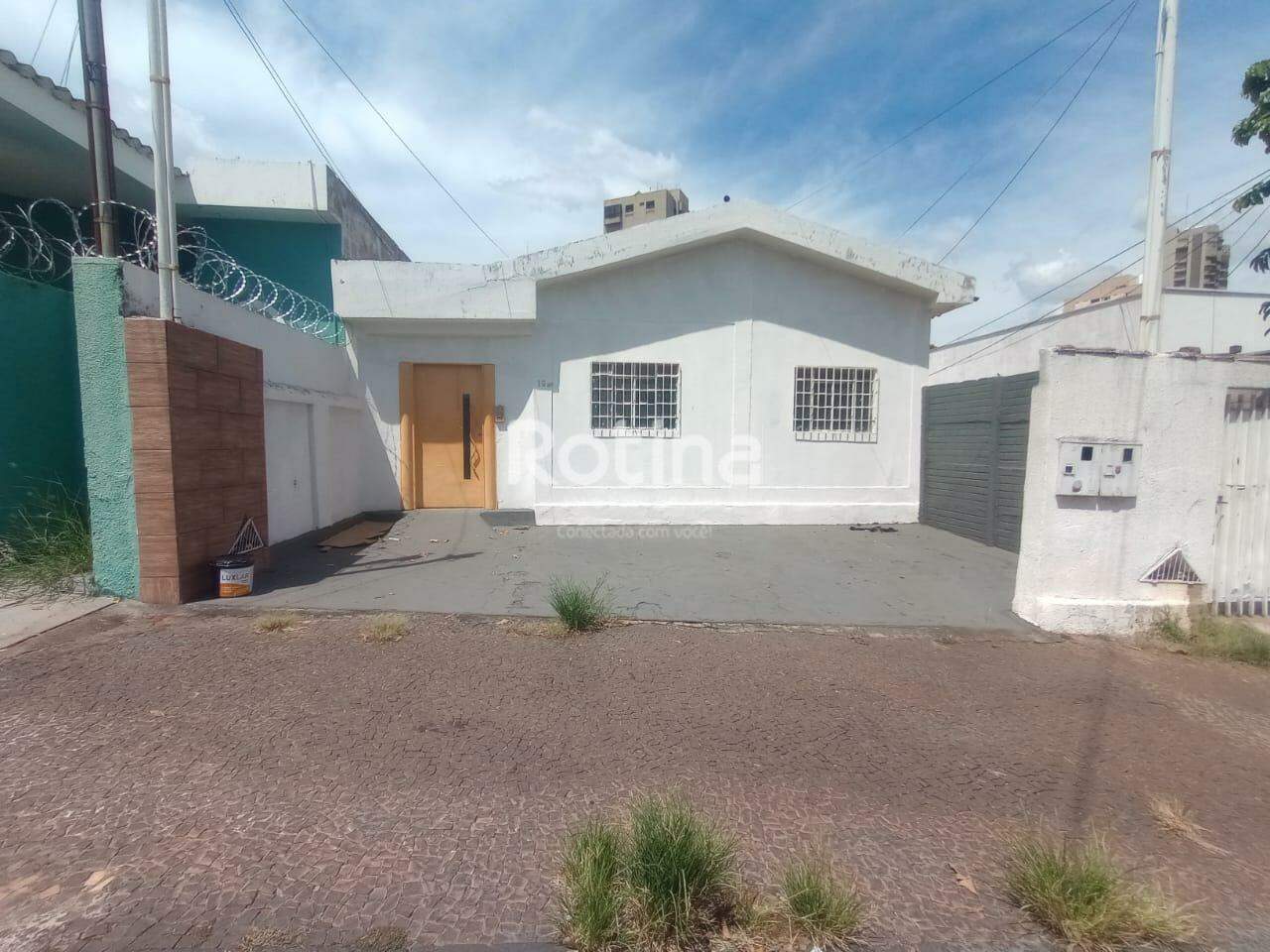Casa para alugar, 4 quartos em Uberlândia no bairro Martins no valor de R$ 3.600,00 - Rotina Imobiliária: 